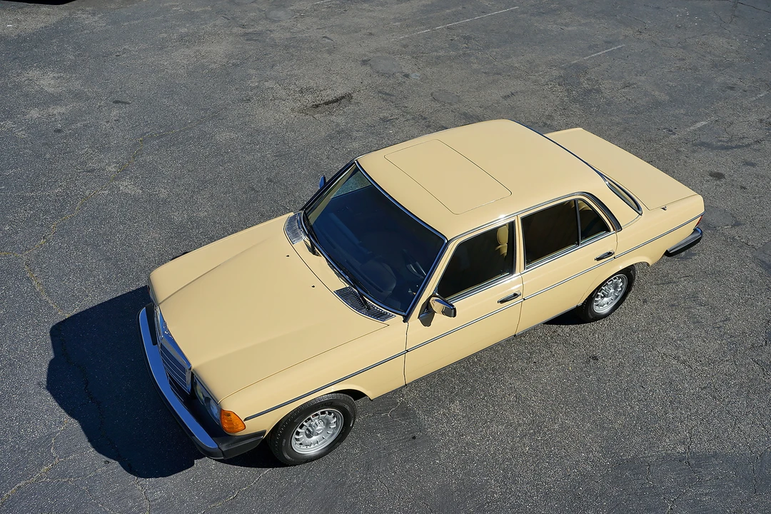 1982 Mercedes-Benz W123 Sedan - Image 4 of 31