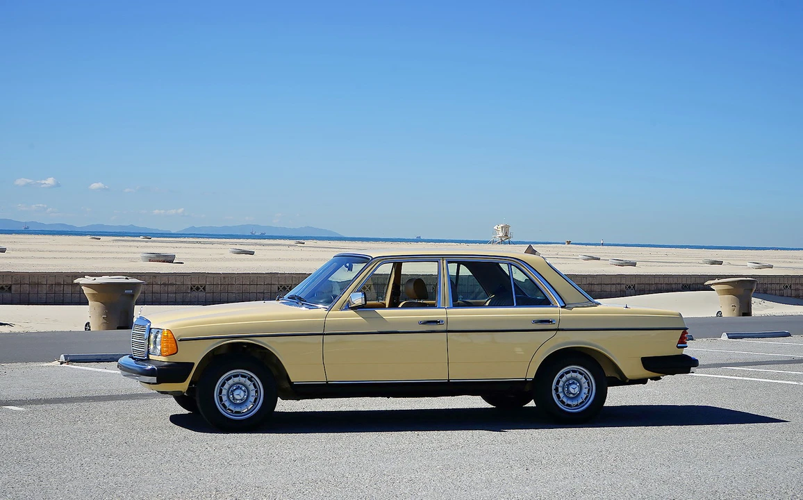 1982 Mercedes-Benz W123 Sedan - Image 5 of 31