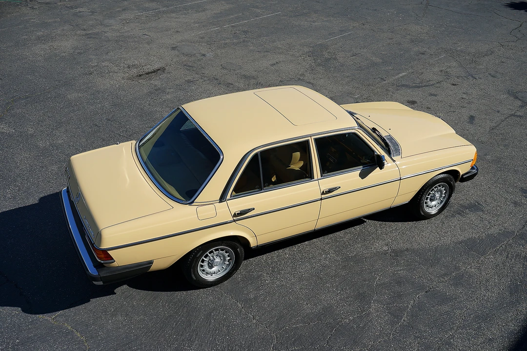 1982 Mercedes-Benz W123 Sedan - Image 8 of 31