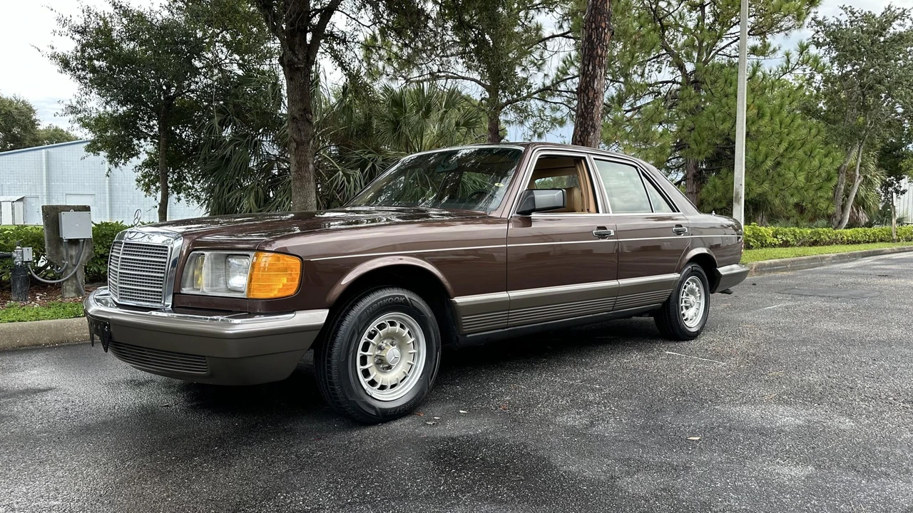 1982 Mercedes-Benz W126 S-Class Sedan - Image 3 of 31