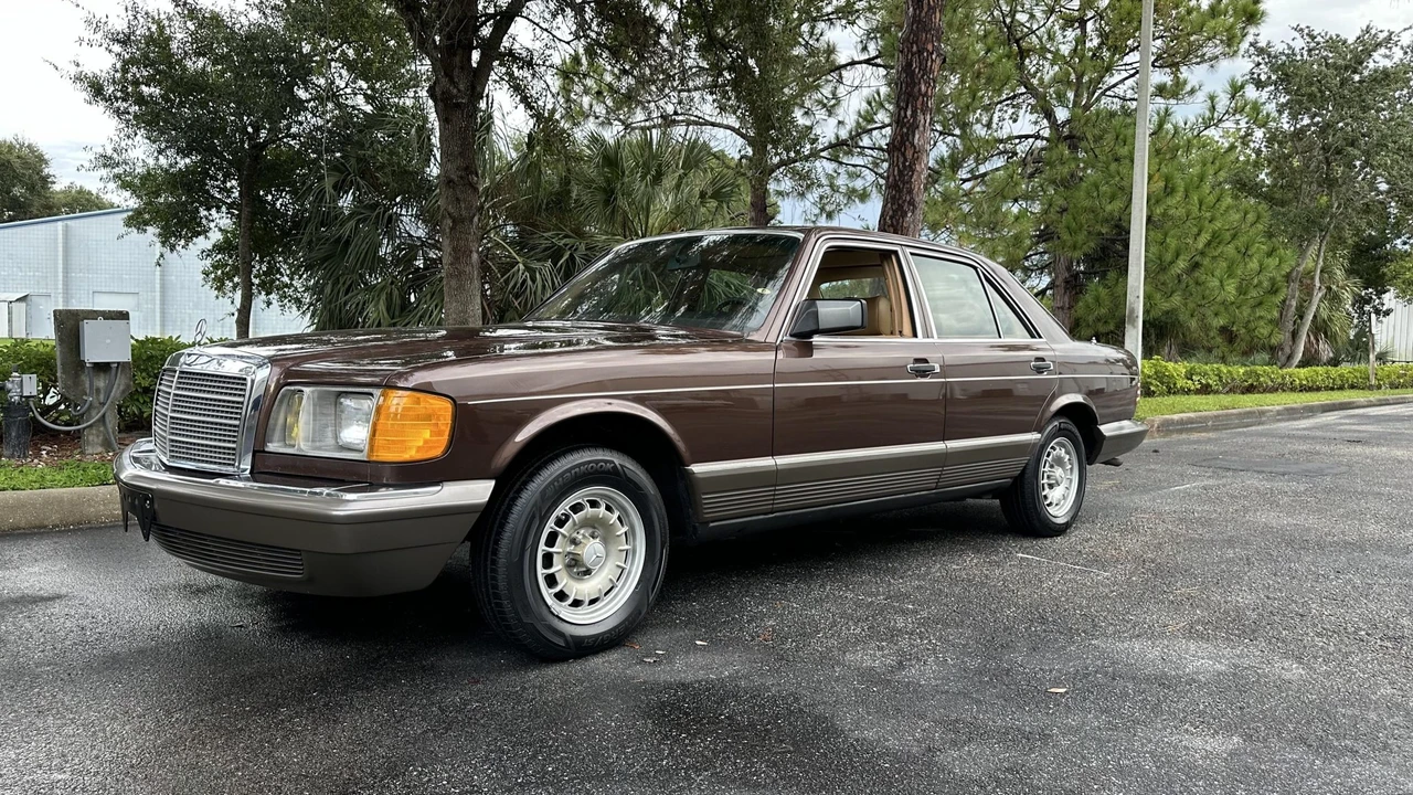 1982 Mercedes-Benz W126 S-Class Sedan - Image 2 of 31