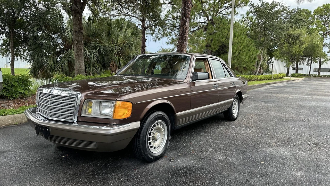 1982 Mercedes-Benz W126 S-Class Sedan - Image 4 of 31