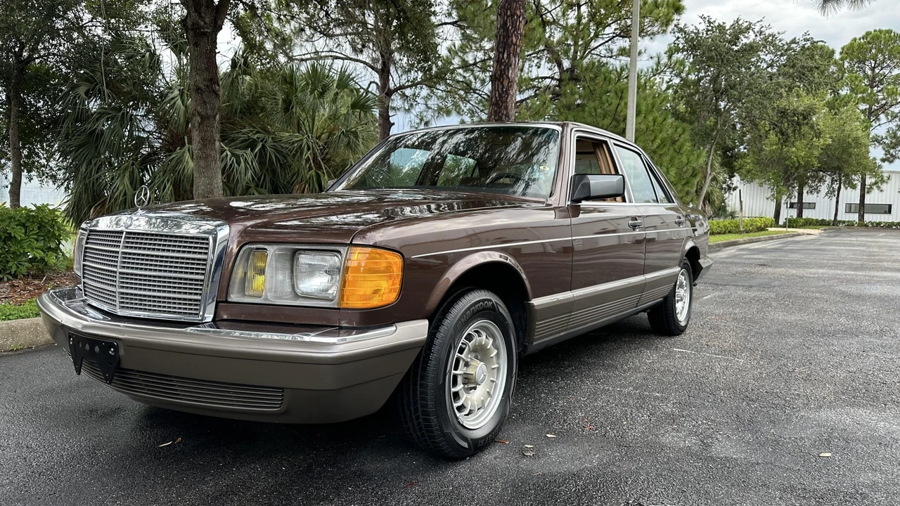 1982 Mercedes-Benz W126 S-Class Sedan - Image 5 of 31