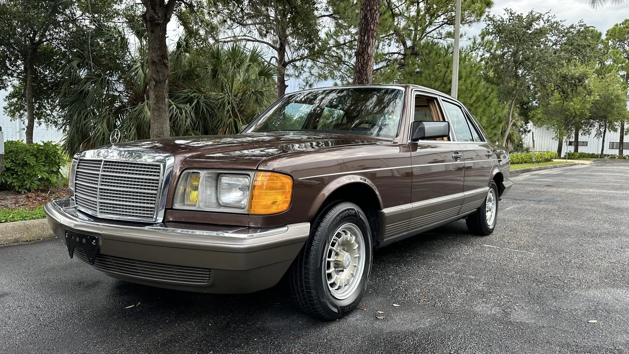 1982 Mercedes-Benz W126 S-Class Sedan - Image 6 of 31