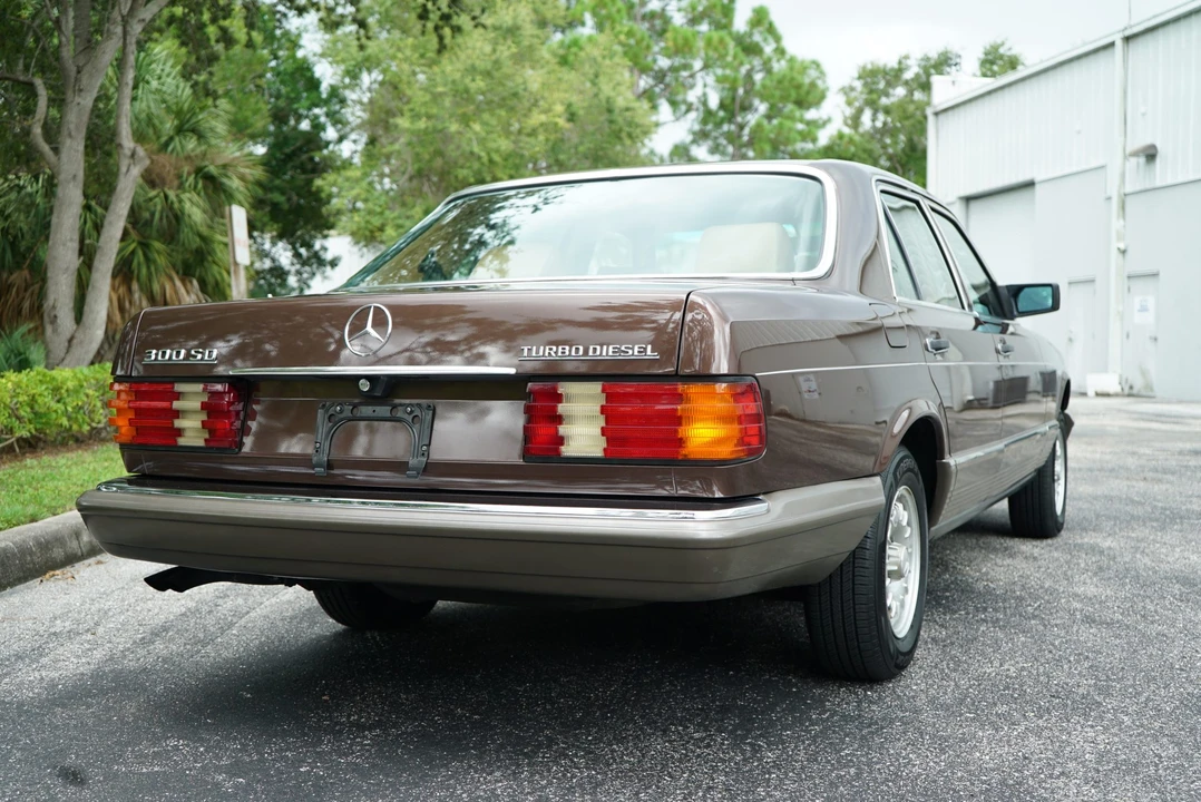 1982 Mercedes-Benz W126 S-Class Sedan - Image 31 of 31
