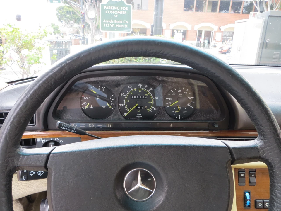 1982 Mercedes-Benz W126 S-Class Sedan - Image 29 of 31