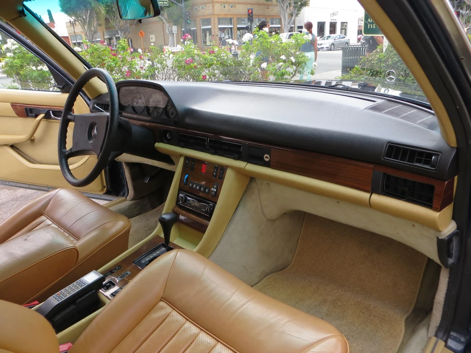 1982 Mercedes-Benz W126 S-Class Sedan - Image 30 of 31