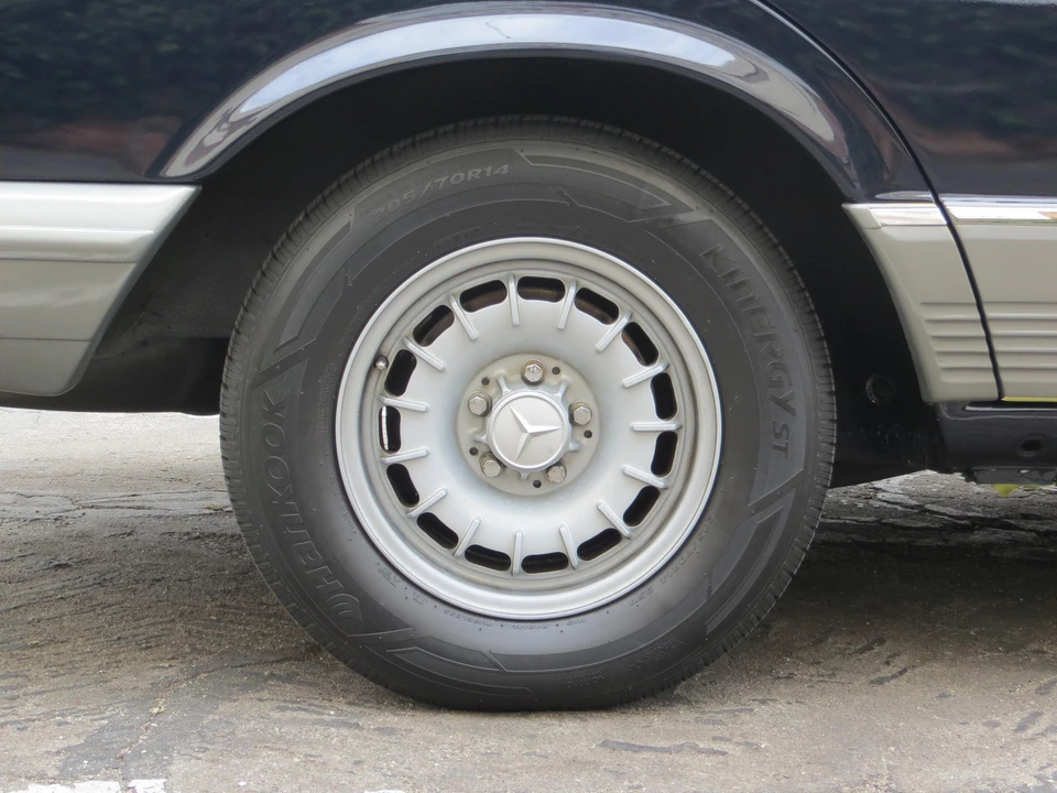 1982 Mercedes-Benz W126 S-Class Sedan - Image 18 of 31