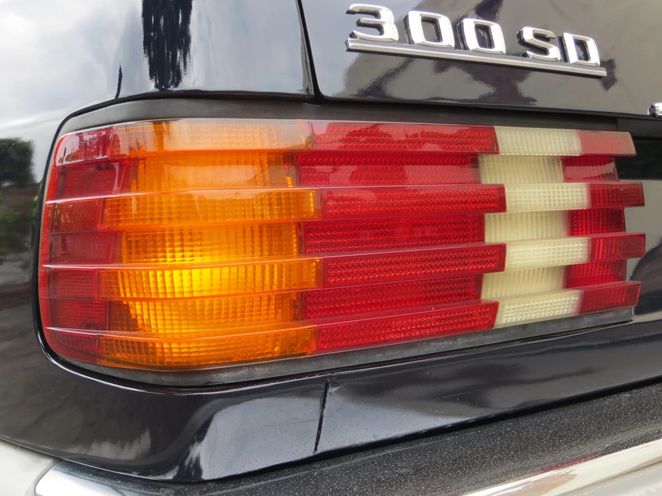 1982 Mercedes-Benz W126 S-Class Sedan - Image 13 of 31