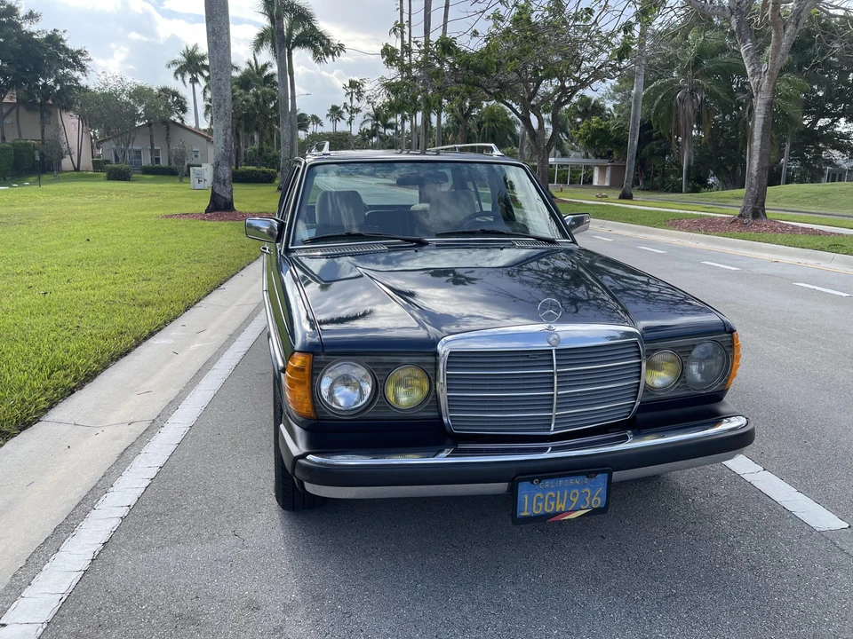 1982 Mercedes-Benz W123 Wagon (S123) - Image 13 of 31