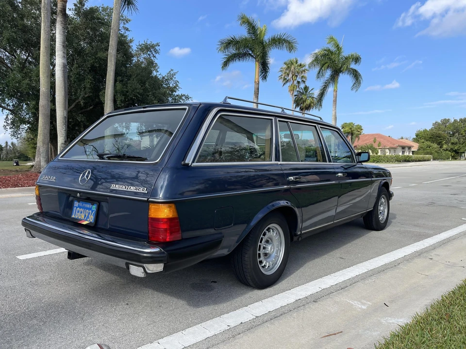 1982 Mercedes-Benz W123 Wagon (S123) - Image 30 of 31