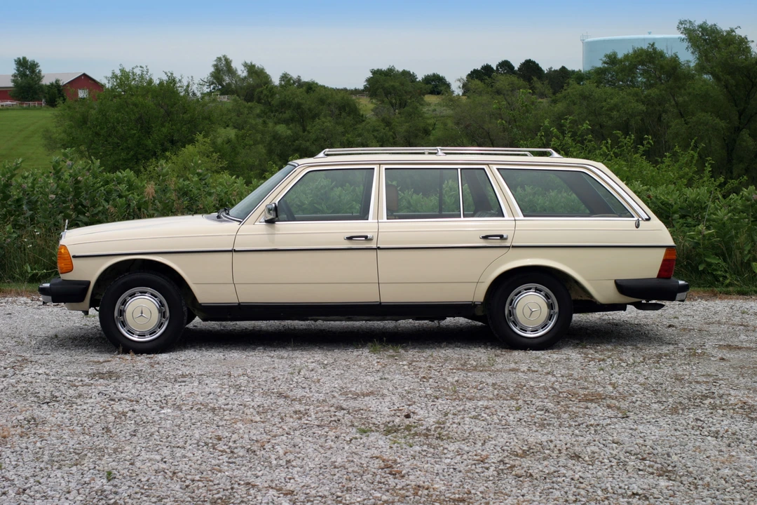 1982 Mercedes-Benz W123 Wagon (S123) - Image 30 of 31