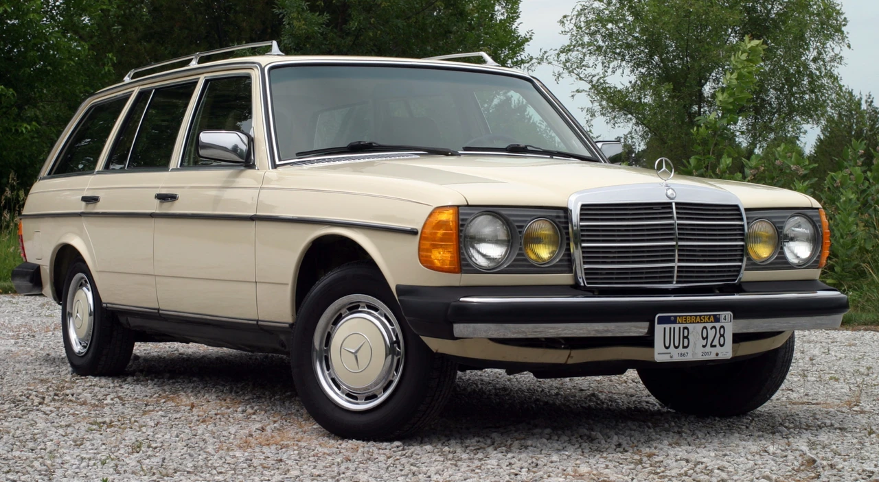 1982 Mercedes-Benz W123 Wagon (S123) - Image 2 of 31