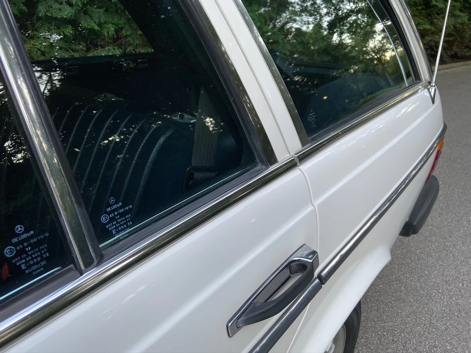 1982 Mercedes-Benz W123 Wagon (S123) - Image 23 of 31