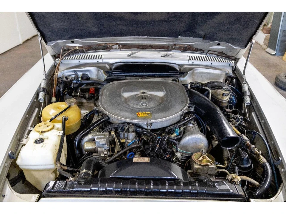 1982 Mercedes-Benz 190E - Image 18 of 26