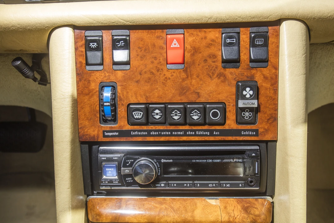 1982 Mercedes-Benz C126 S-Class Coupe - Image 16 of 31