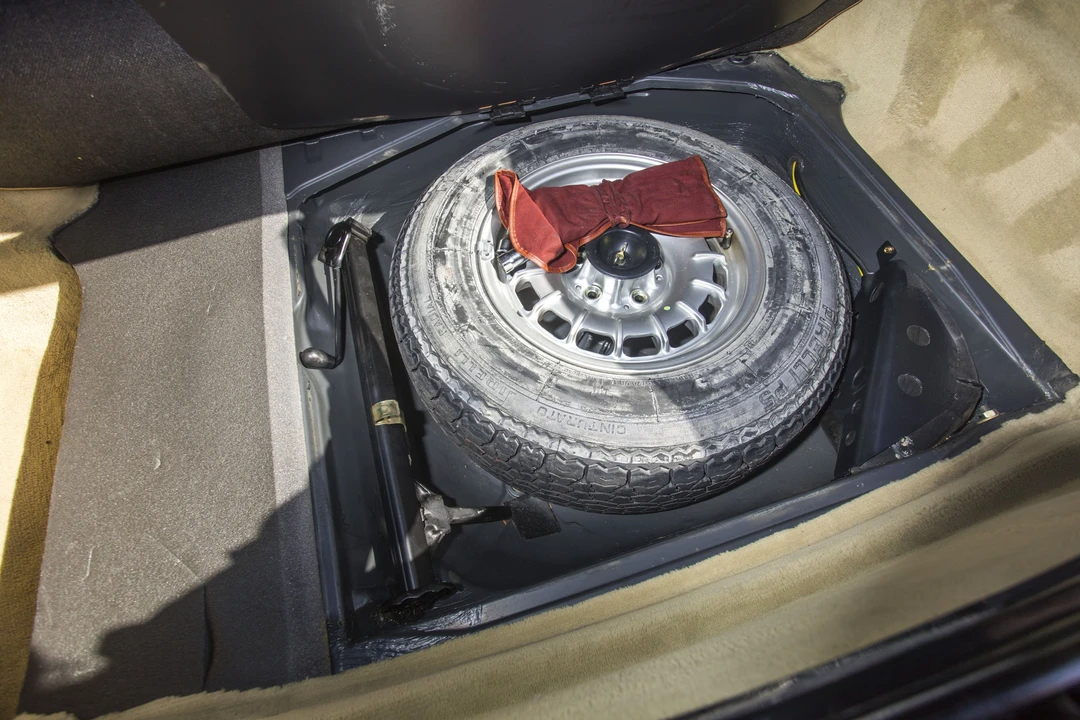 1982 Mercedes-Benz C126 S-Class Coupe - Image 2 of 31