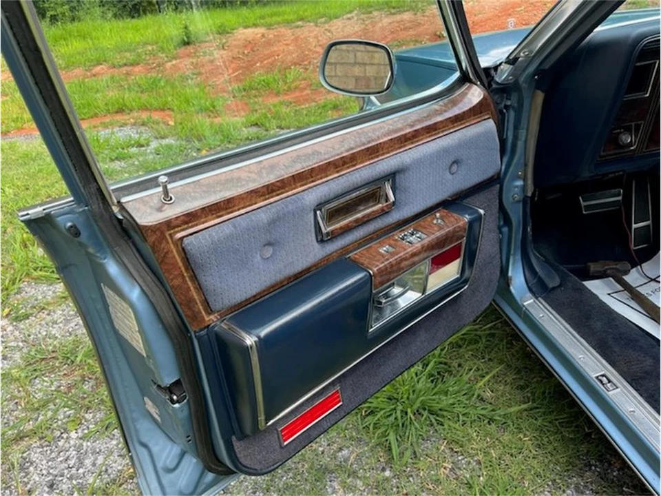 1982 Oldsmobile 98 - Image 8 of 10