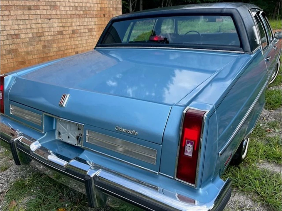 1982 Oldsmobile 98 - Image 3 of 10