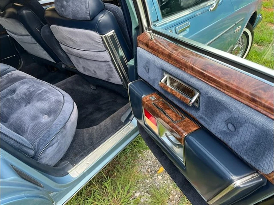 1982 Oldsmobile 98 - Image 9 of 10