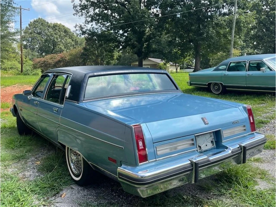 1982 Oldsmobile 98 - Image 4 of 10