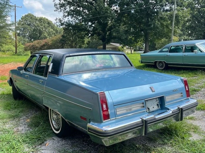 1982 Oldsmobile 98 - Image 4 of 10