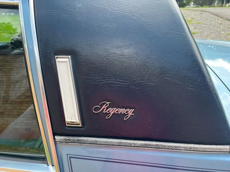 1982 Oldsmobile 98 - Image 5 of 10
