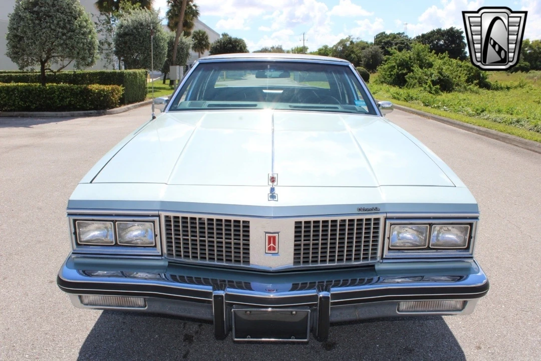 1982 Oldsmobile 98 - Image 4 of 12