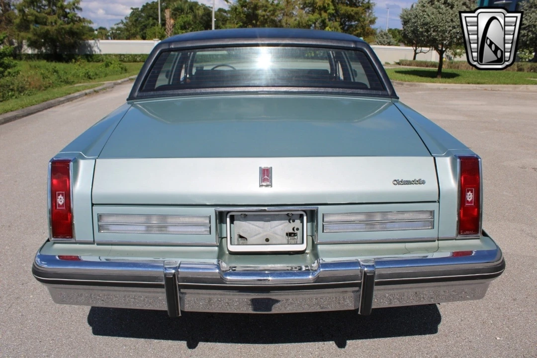 1982 Oldsmobile 98 - Image 9 of 12