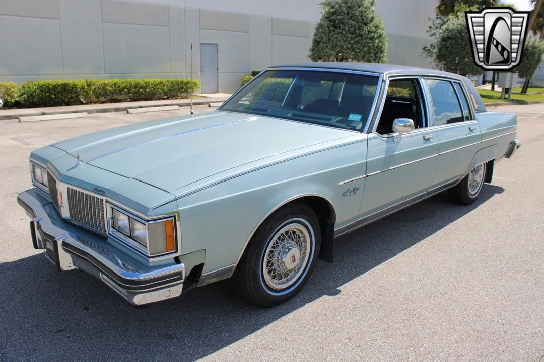 1982 Oldsmobile 98 - Image 5 of 12