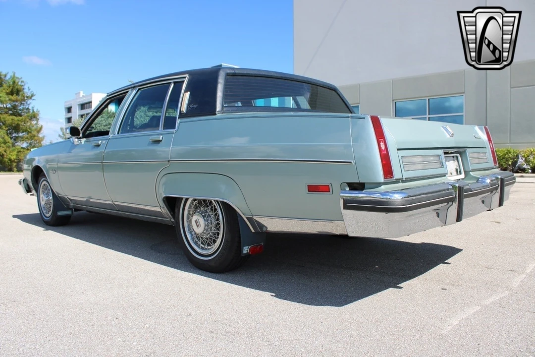 1982 Oldsmobile 98 - Image 8 of 12