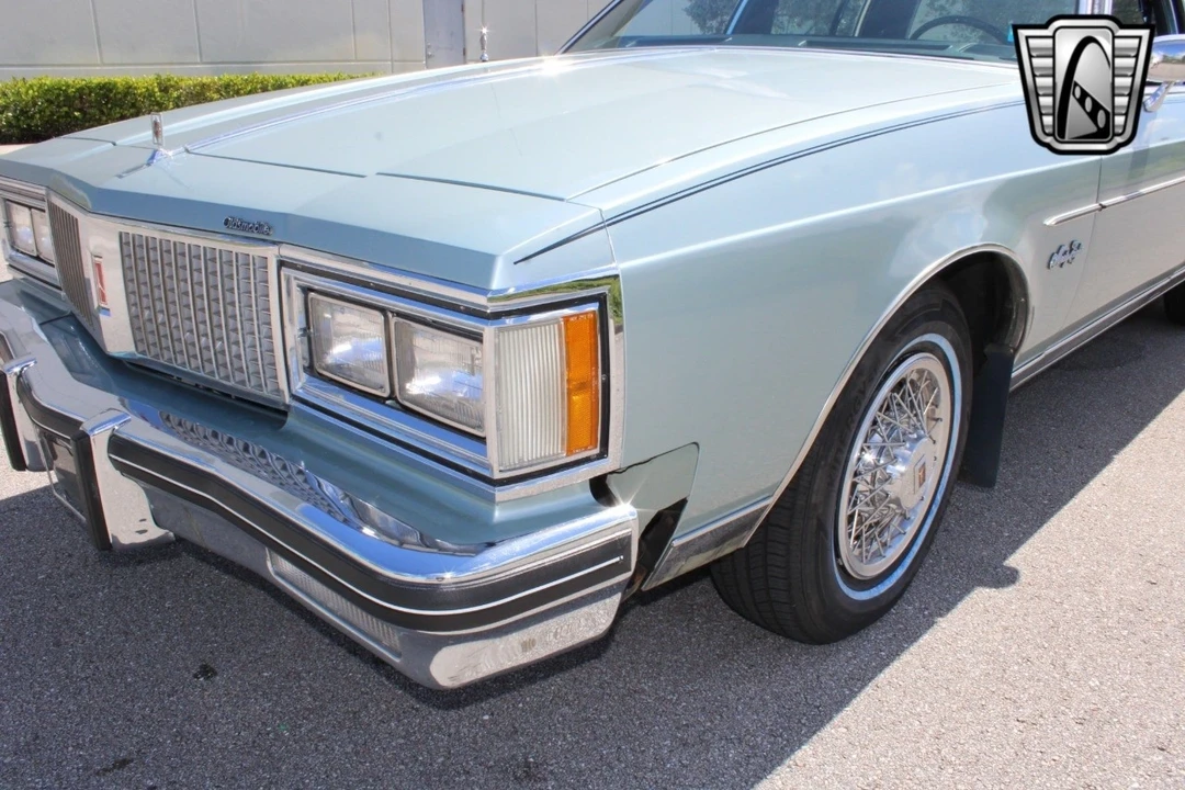 1982 Oldsmobile 98 - Image 12 of 12