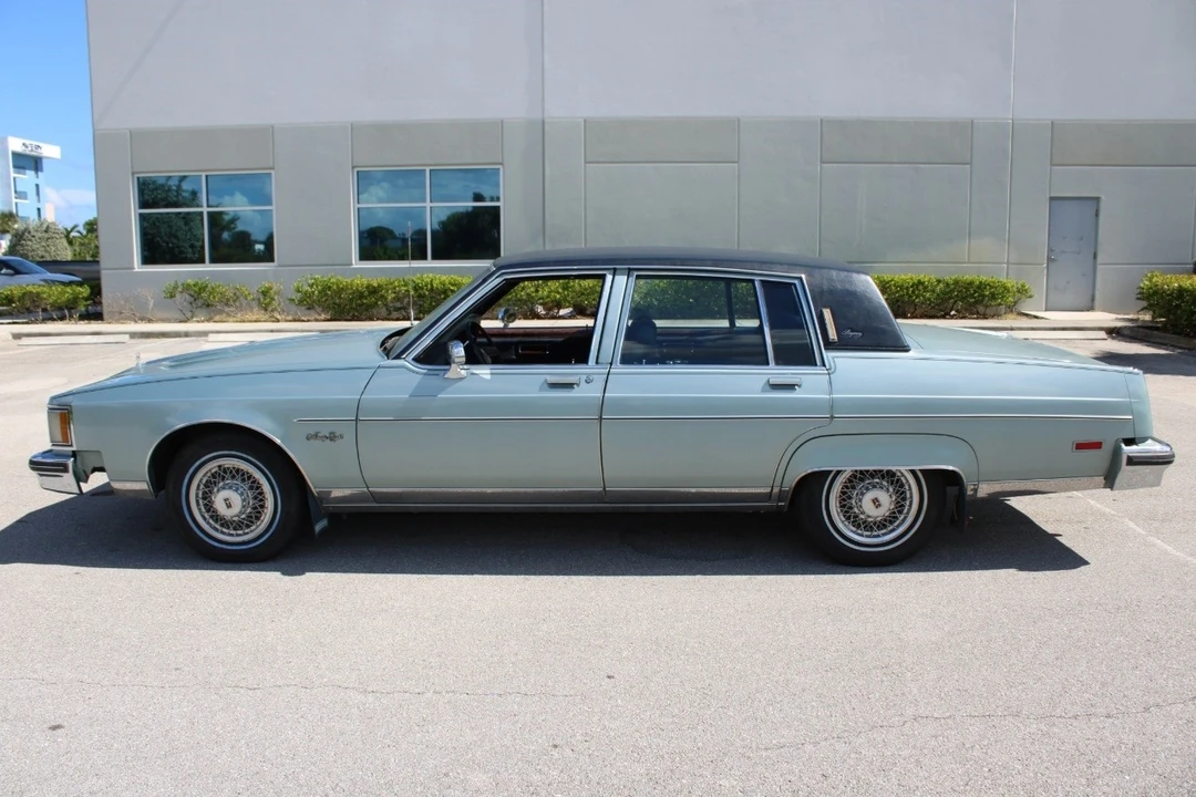 1982 Oldsmobile 98 - Image 7 of 12