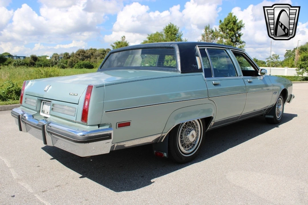 1982 Oldsmobile 98 - Image 10 of 12