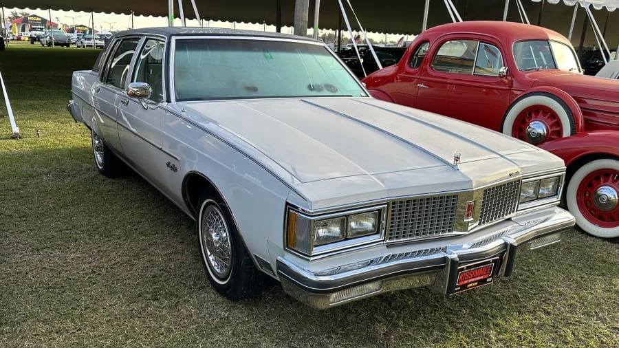 1982 Oldsmobile 98 - Image 3 of 5