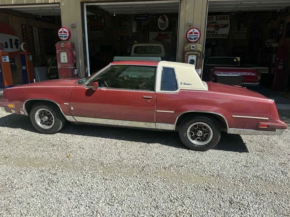 1982 Oldsmobile Cutlass Supreme - Image 2 of 18