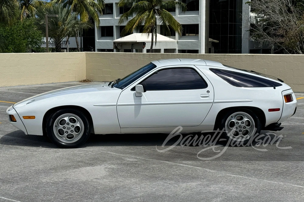 1982 Porsche 928 - Image 10 of 16