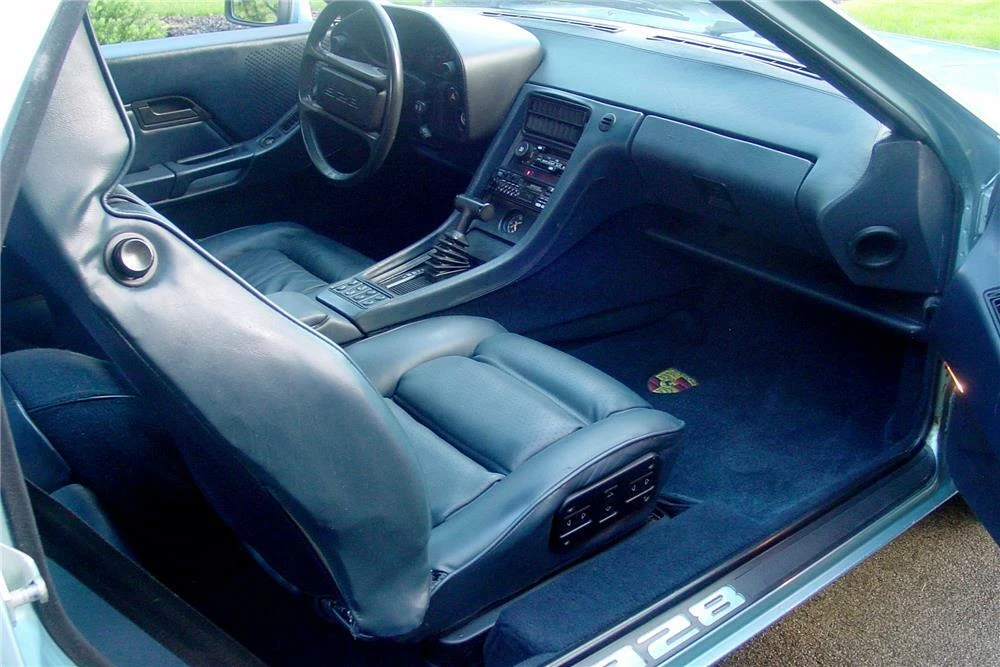 1982 Porsche 928 - Image 4 of 5