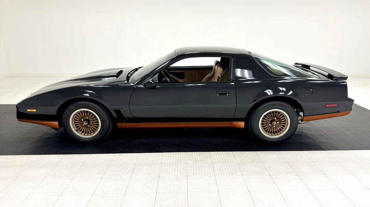 1982 Pontiac Firebird Trans Am 3rd Gen - Image 2 of 12