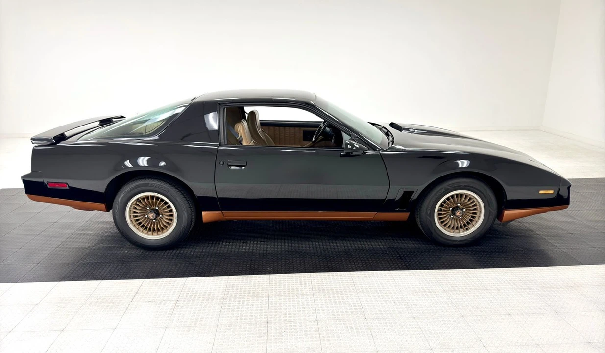 1982 Pontiac Firebird Trans Am 3rd Gen - Image 6 of 12