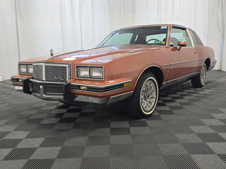 1982 Pontiac Grand Prix 3rd+ Gen - Image 5 of 31
