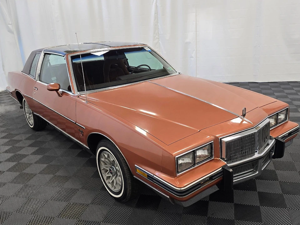 1982 Pontiac Grand Prix 3rd+ Gen - Image 2 of 31