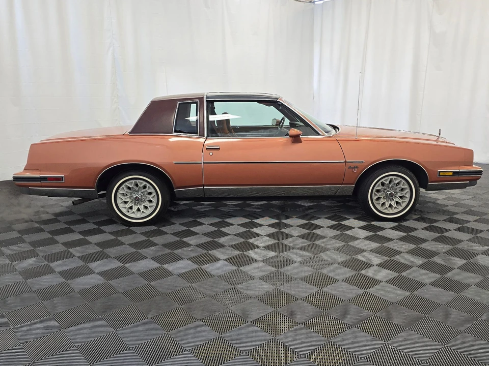 1982 Pontiac Grand Prix 3rd+ Gen - Image 14 of 31