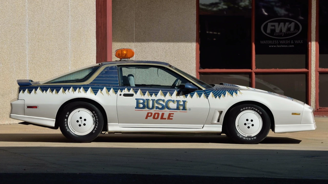 1982 Pontiac Firebird Trans Am 3rd Gen - Image 2 of 24