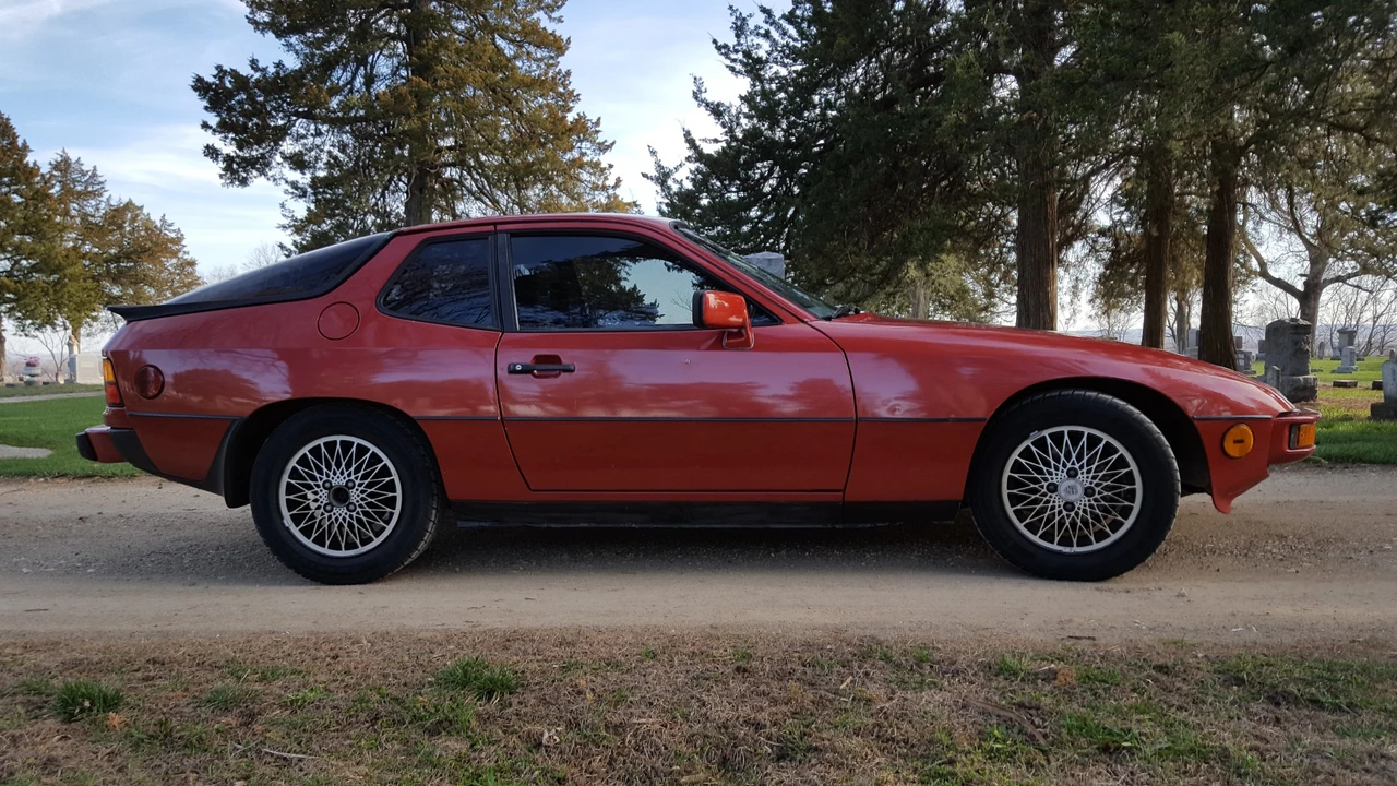 1982 Porsche 924 - Image 2 of 31