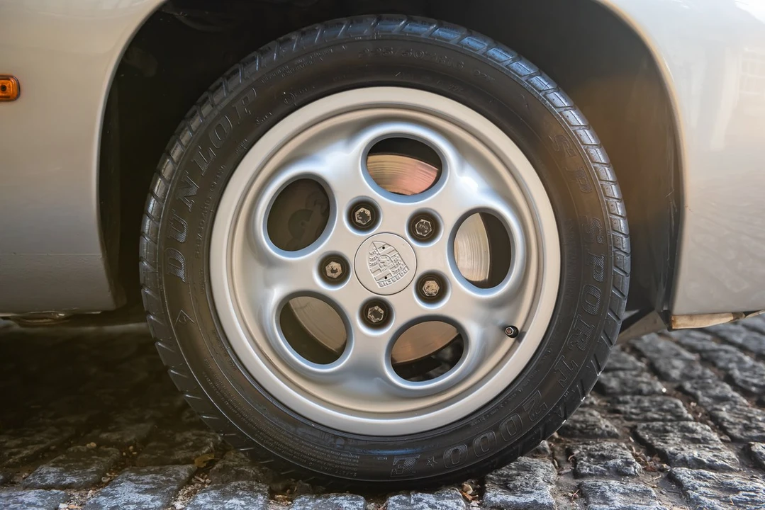 1982 Porsche 928 - Image 28 of 30