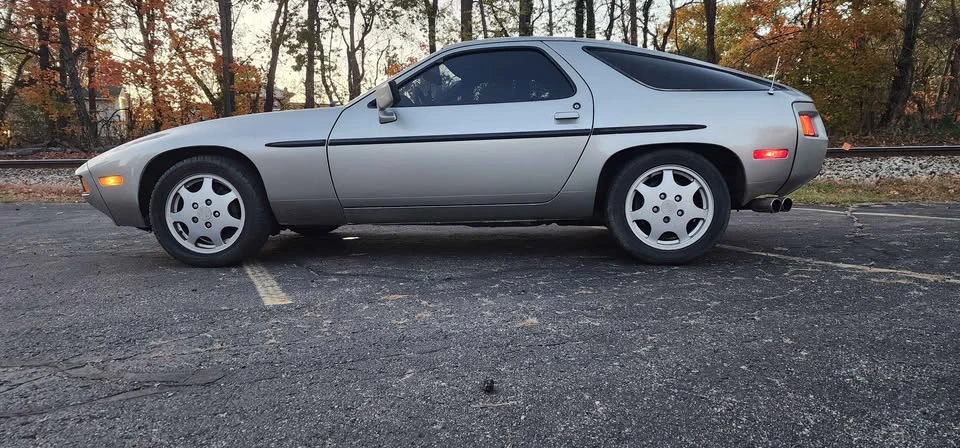 1982 Porsche 928 - Image 10 of 18