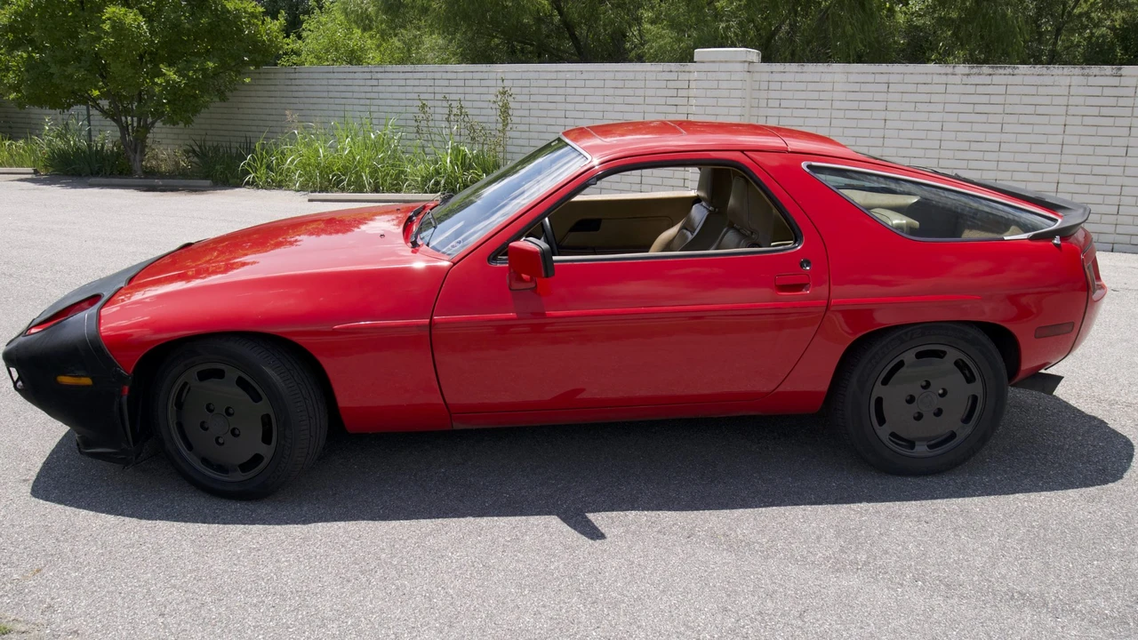 1982 Porsche 928 - Image 13 of 31