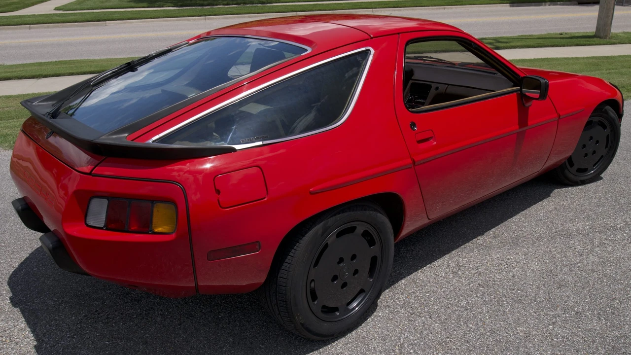 1982 Porsche 928 - Image 16 of 31