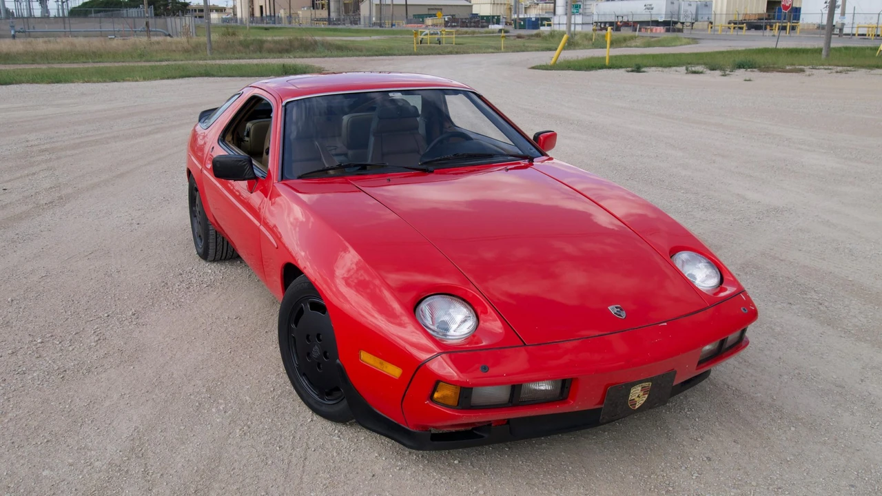 1982 Porsche 928 - Image 10 of 31